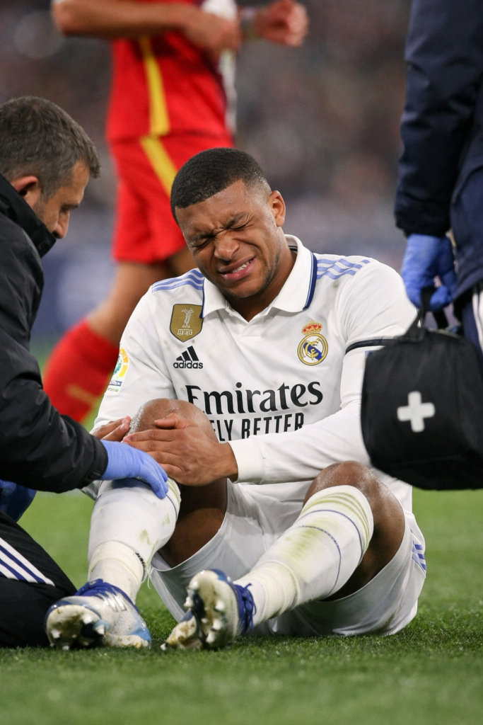 Mbappé genou Real Madrid erreur diagnostic blessure genou gauche