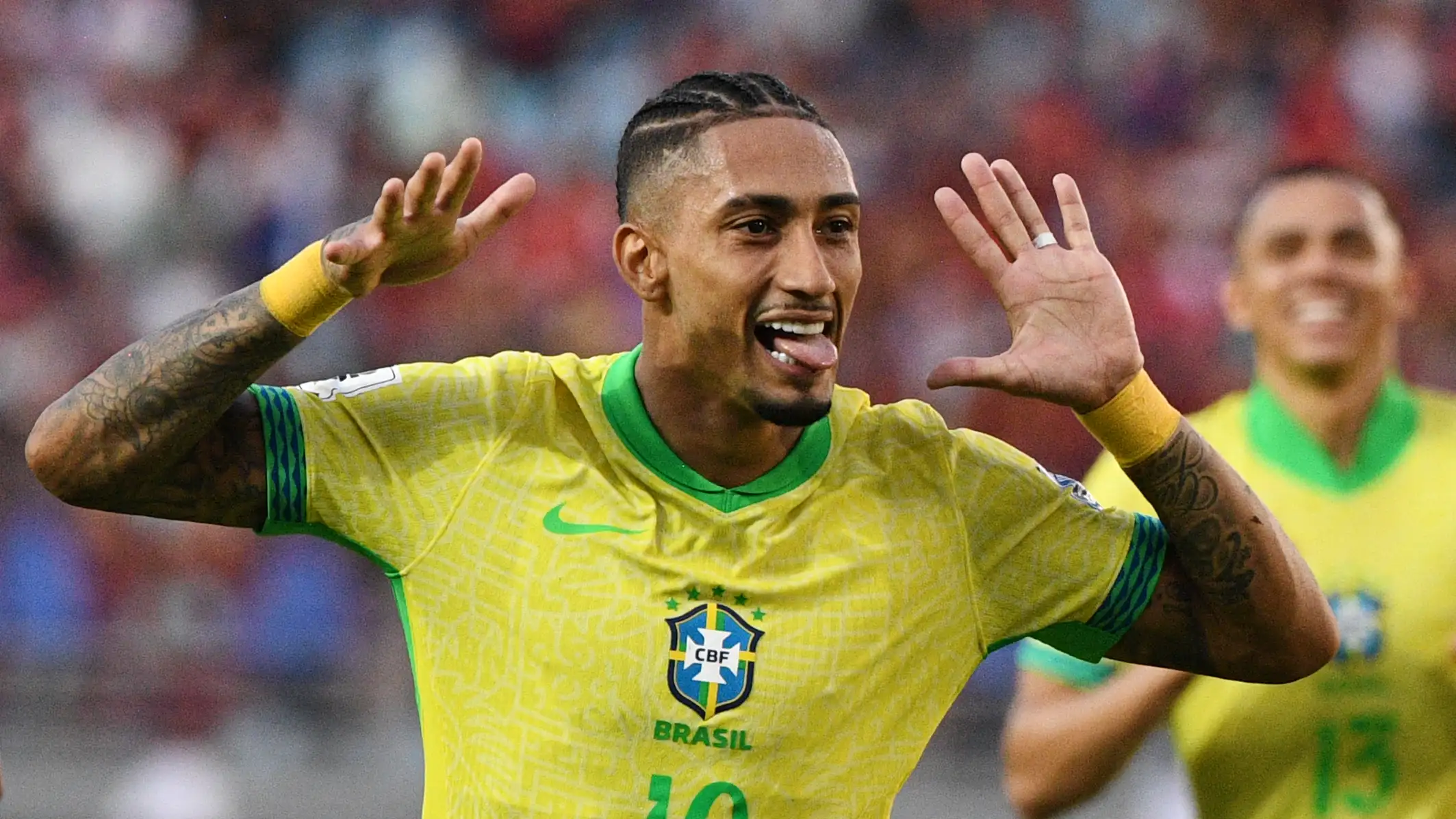 Raphinha avec le Brésil en action lors d’un match international avant sa blessure Barcelone